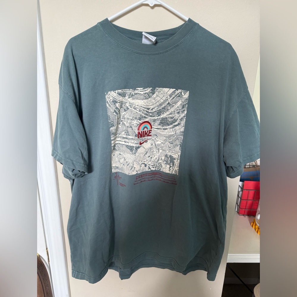 Nike Gray Short Sleeve Tee with Graphic Design